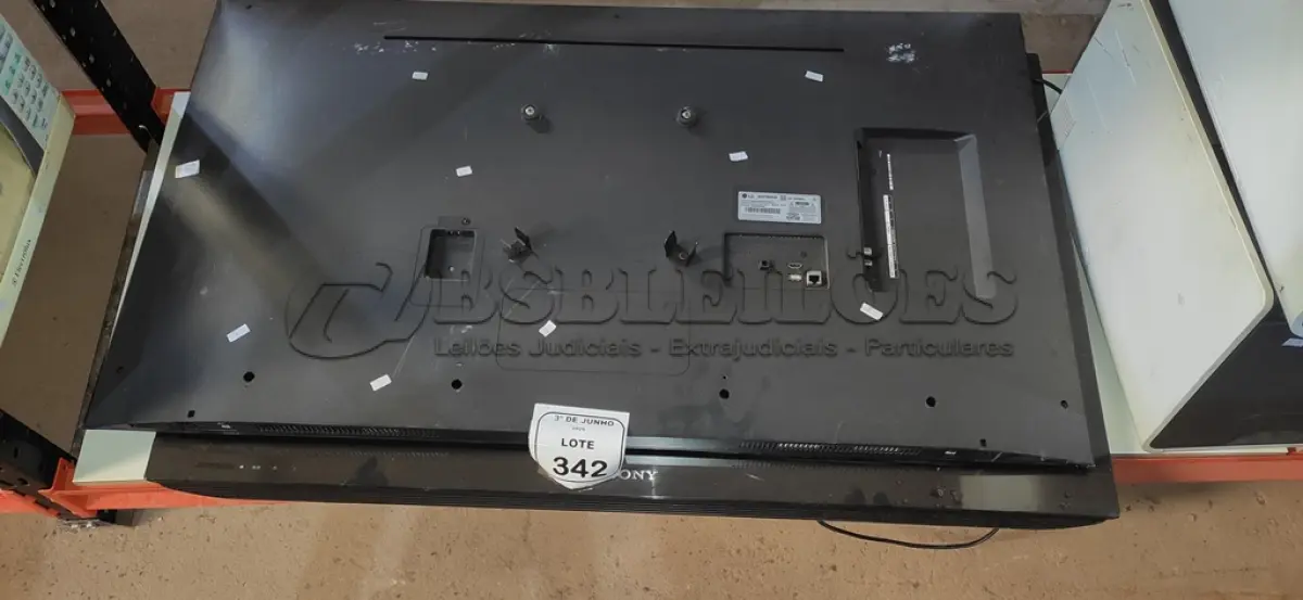 LOTE 342 - 01 TV 50’’ MARCA LG E 01 TV 46’’ MARCA SONY PARA RETIRADA DE PEÇAS. (NO ESTADO) ATENÇÃO! FAZER A VISITAÇÃO ANTES DE ARREMATAR, NÃO SABEMOS SE FUNCIONA, LEILÃO NÃO TEM GARANTIA E NEM DEVOLUÇÃO, SUJEITO A POSSÍVEIS AVARIAS VISÍVEIS/OCULTAS E/OU AUSÊNCIA DE COMPONENTES.