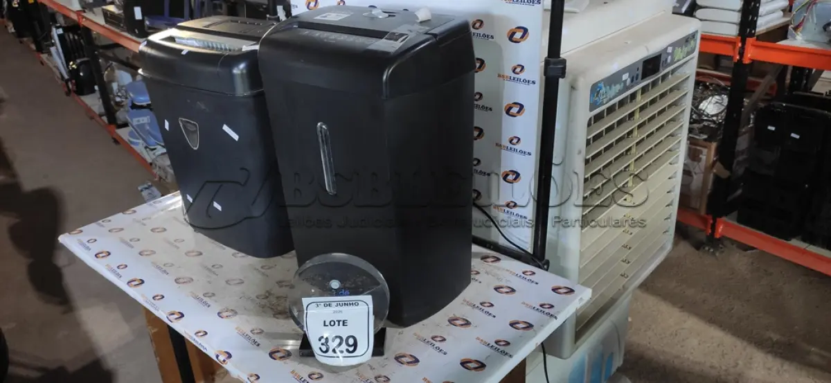 LOTE 329 - 02 FRAGMENTADORAS DE PAPEL MARCAS AURORA E EVISYS. (NO ESTADO) ATENÇÃO! FAZER A VISITAÇÃO ANTES DE ARREMATAR, NÃO SABEMOS SE FUNCIONA, LEILÃO NÃO TEM GARANTIA E NEM DEVOLUÇÃO, SUJEITO A POSSÍVEIS AVARIAS VISÍVEIS/OCULTAS E/OU AUSÊNCIA DE COMPONENTES.