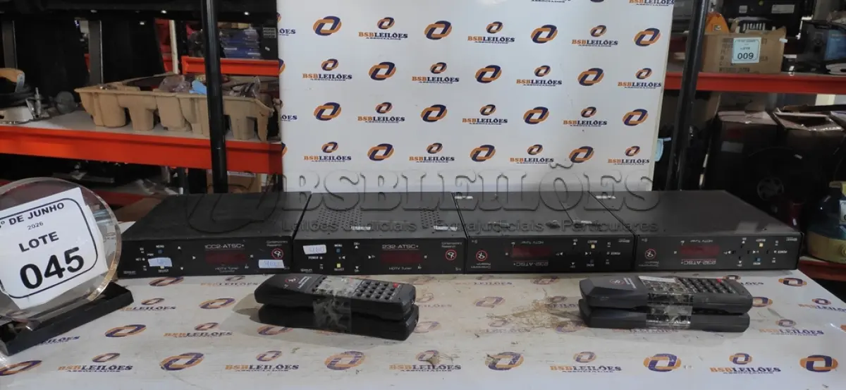 LOTE 045 - 04 SINTONIZADORES HDTV 232-ATSC. (NO ESTADO) ATENÇÃO! FAZER A VISITAÇÃO ANTES DE ARREMATAR, NÃO SABEMOS SE FUNCIONA, LEILÃO NÃO TEM GARANTIA E NEM DEVOLUÇÃO, SUJEITO A POSSÍVEIS AVARIAS VISÍVEIS/OCULTAS E/OU AUSÊNCIA DE COMPONENTES.
