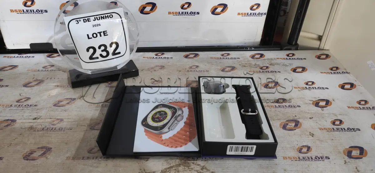 LOTE 232 - 01 SMART WATCH MODELO BE8 ULTRA MINI MARCA BENEDO. (NO ESTADO) ATENÇÃO! FAZER A VISITAÇÃO ANTES DE ARREMATAR, NÃO SABEMOS SE FUNCIONA, LEILÃO NÃO TEM GARANTIA E NEM DEVOLUÇÃO, SUJEITO A POSSÍVEIS AVARIAS VISÍVEIS/OCULTAS E/OU AUSÊNCIA DE COMPONENTES.
