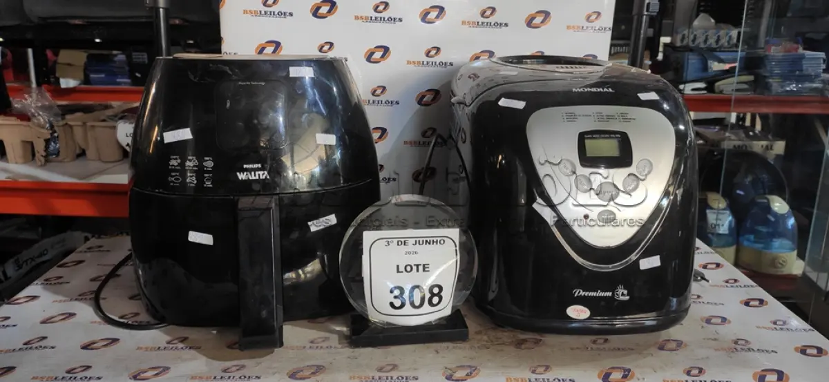 LOTE 308 - 01 AIR FRYER 220V MARCA WALITA E 01 PANIFICADORA 220V MARCA MONDIAL. (NO ESTADO) ATENÇÃO! FAZER A VISITAÇÃO ANTES DE ARREMATAR, NÃO SABEMOS SE FUNCIONA, LEILÃO NÃO TEM GARANTIA E NEM DEVOLUÇÃO, SUJEITO A POSSÍVEIS AVARIAS VISÍVEIS/OCULTAS E/OU AUSÊNCIA DE COMPONENTES.