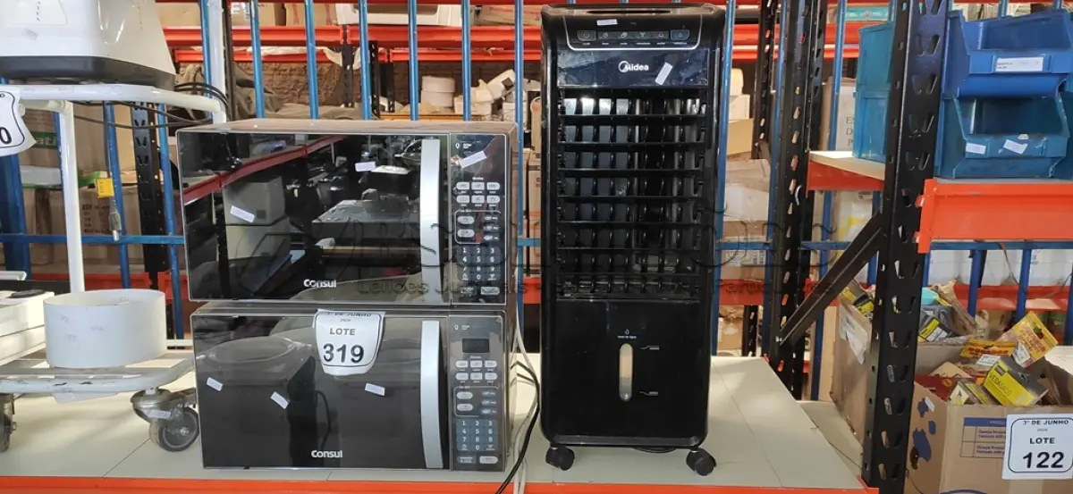 LOTE 319 - 01 CLIMATIZADOR MARCA MIDEA E 02 MICRO-ONDAS MARCA CONSUL. (NO ESTADO) ATENÇÃO! FAZER A VISITAÇÃO ANTES DE ARREMATAR, NÃO SABEMOS SE FUNCIONA, LEILÃO NÃO TEM GARANTIA E NEM DEVOLUÇÃO, SUJEITO A POSSÍVEIS AVARIAS VISÍVEIS/OCULTAS E/OU AUSÊNCIA DE COMPONENTES.