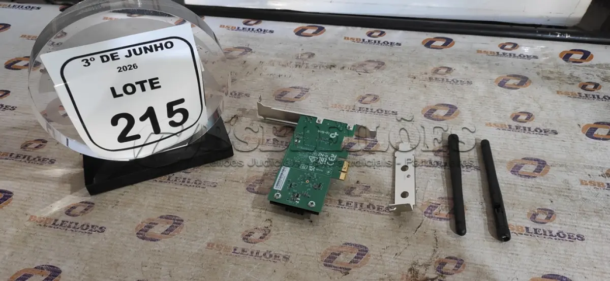 LOTE 215 - 01 ROTEADOR MODELO AC1200 MARCA TP-LINK. (NO ESTADO) ATENÇÃO! FAZER A VISITAÇÃO ANTES DE ARREMATAR, NÃO SABEMOS SE FUNCIONA, LEILÃO NÃO TEM GARANTIA E NEM DEVOLUÇÃO, SUJEITO A POSSÍVEIS AVARIAS VISÍVEIS/OCULTAS E/OU AUSÊNCIA DE COMPONENTES.