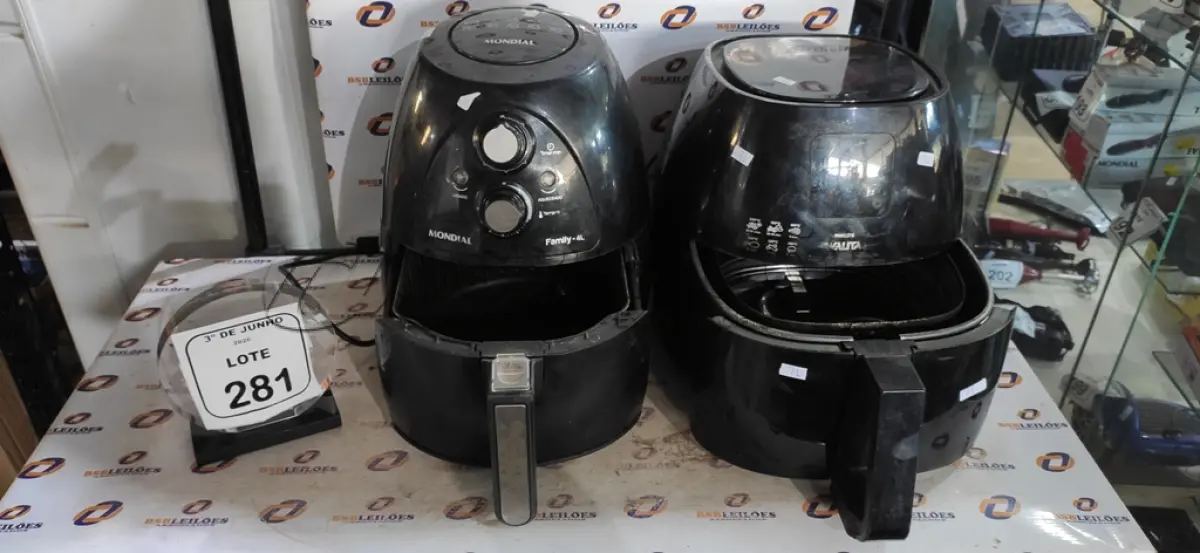 LOTE 281 - 02 AIR FRYER MARCA WALITA E MONDIAL. (NO ESTADO) ATENÇÃO! FAZER A VISITAÇÃO ANTES DE ARREMATAR, NÃO SABEMOS SE FUNCIONA, LEILÃO NÃO TEM GARANTIA E NEM DEVOLUÇÃO, SUJEITO A POSSÍVEIS AVARIAS VISÍVEIS/OCULTAS E/OU AUSÊNCIA DE COMPONENTES.