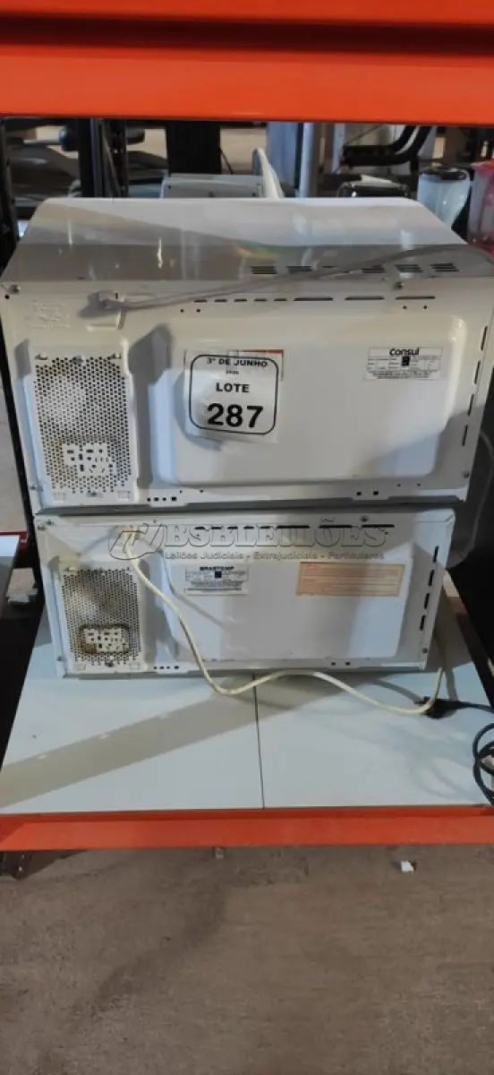 LOTE 287 - 02 MICRO-ONDAS MARCAS CONSUL E BRASTEMP. (NO ESTADO) ATENÇÃO! FAZER A VISITAÇÃO ANTES DE ARREMATAR, NÃO SABEMOS SE FUNCIONA, LEILÃO NÃO TEM GARANTIA E NEM DEVOLUÇÃO, SUJEITO A POSSÍVEIS AVARIAS VISÍVEIS/OCULTAS E/OU AUSÊNCIA DE COMPONENTES.