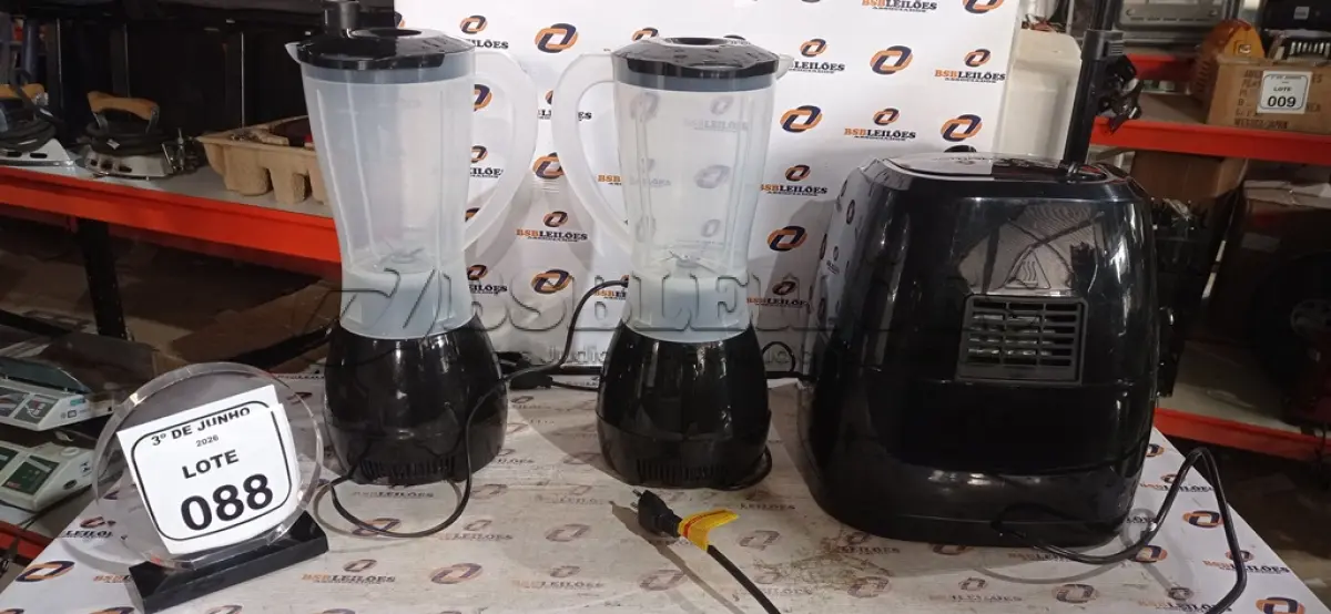 LOTE 088 - 01 AIR FRYER 4L 220V E 02 LIQUIDIFICADORES 220V MARCA MONDIAL. (NO ESTADO) ATENÇÃO! FAZER A VISITAÇÃO ANTES DE ARREMATAR, NÃO SABEMOS SE FUNCIONA, LEILÃO NÃO TEM GARANTIA E NEM DEVOLUÇÃO, SUJEITO A POSSÍVEIS AVARIAS VISÍVEIS/OCULTAS E/OU AUSÊNCIA DE COMPONENTES.