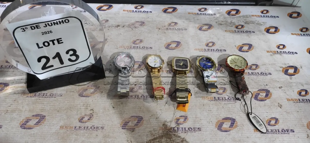 LOTE 213 - 05 RELÓGIOS DE PULSO. (NO ESTADO) ATENÇÃO! FAZER A VISITAÇÃO ANTES DE ARREMATAR, NÃO SABEMOS SE FUNCIONA, LEILÃO NÃO TEM GARANTIA E NEM DEVOLUÇÃO, SUJEITO A POSSÍVEIS AVARIAS VISÍVEIS/OCULTAS E/OU AUSÊNCIA DE COMPONENTES.