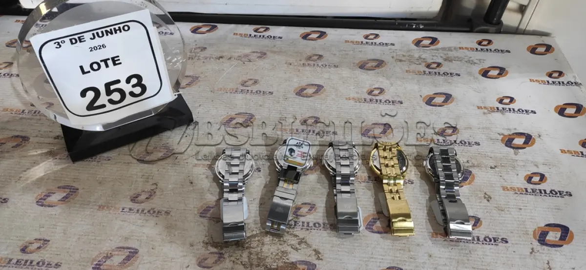 LOTE 253 - 05 RELÓGIOS DE PULSO. (NO ESTADO) ATENÇÃO! FAZER A VISITAÇÃO ANTES DE ARREMATAR, NÃO SABEMOS SE FUNCIONA, LEILÃO NÃO TEM GARANTIA E NEM DEVOLUÇÃO, SUJEITO A POSSÍVEIS AVARIAS VISÍVEIS/OCULTAS E/OU AUSÊNCIA DE COMPONENTES.