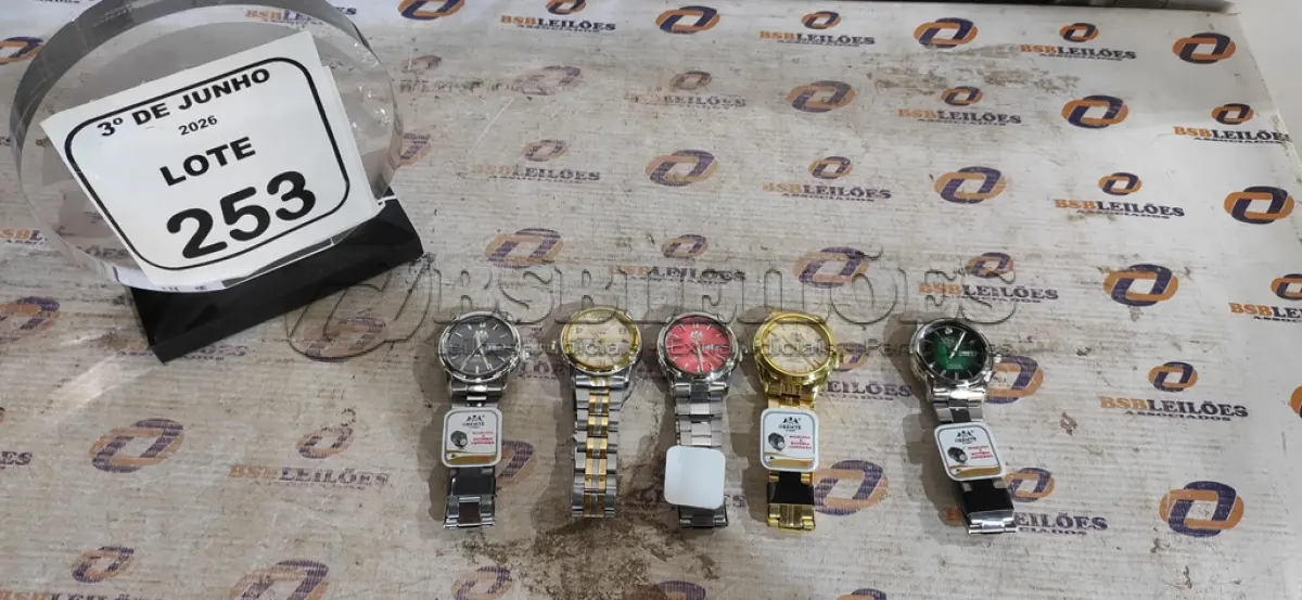 LOTE 253 - 05 RELÓGIOS DE PULSO. (NO ESTADO) ATENÇÃO! FAZER A VISITAÇÃO ANTES DE ARREMATAR, NÃO SABEMOS SE FUNCIONA, LEILÃO NÃO TEM GARANTIA E NEM DEVOLUÇÃO, SUJEITO A POSSÍVEIS AVARIAS VISÍVEIS/OCULTAS E/OU AUSÊNCIA DE COMPONENTES.