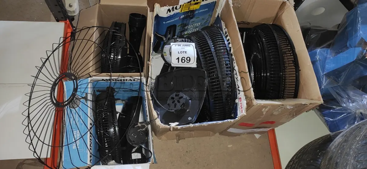 LOTE 169 - 04 VENTILADORES DESMONTADOS MODELOS DIVERSOS MARCA MONDIAL. (NO ESTADO) ATENÇÃO! FAZER A VISITAÇÃO ANTES DE ARREMATAR, NÃO SABEMOS SE FUNCIONA, LEILÃO NÃO TEM GARANTIA E NEM DEVOLUÇÃO, SUJEITO A POSSÍVEIS AVARIAS VISÍVEIS/OCULTAS E/OU AUSÊNCIA DE COMPONENTES.