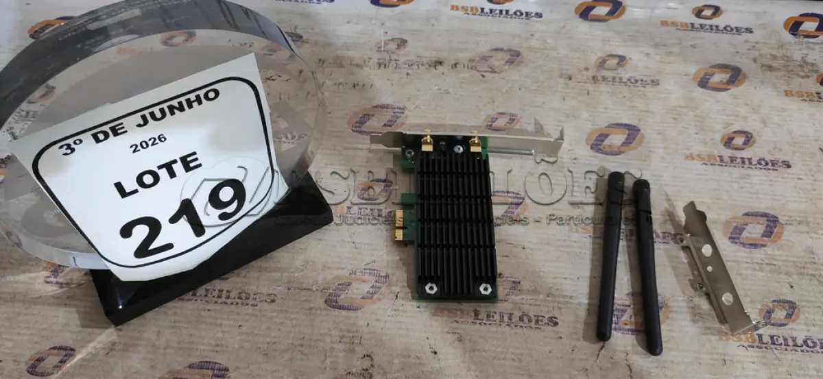LOTE 219 - 01 ROTEADOR MODELO AC1200 MARCA TD-LINK. (NO ESTADO) ATENÇÃO! FAZER A VISITAÇÃO ANTES DE ARREMATAR, NÃO SABEMOS SE FUNCIONA, LEILÃO NÃO TEM GARANTIA E NEM DEVOLUÇÃO, SUJEITO A POSSÍVEIS AVARIAS VISÍVEIS/OCULTAS E/OU AUSÊNCIA DE COMPONENTES.