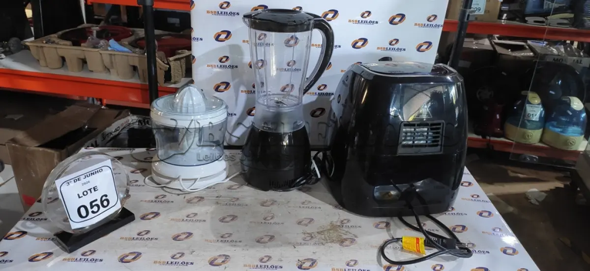 LOTE 056 - 01 AIR FRYER 4L 220V MARCA MONDIAL, 01 ESPREMEDOR DE FRUTAS MODELO TURBO CITRUS MARCA MONDIAL E 01 LIQUIDIFICADOR MODELO POWER BLACK 550W 220V MARCA MONDIAL. (NO ESTADO) ATENÇÃO! FAZER A VISITAÇÃO ANTES DE ARREMATAR, NÃO SABEMOS SE FUNCIONA, LEILÃO NÃO TEM GARANTIA E NEM DEVOLUÇÃO, SUJEITO A POSSÍVEIS AVARIAS VISÍVEIS/OCULTAS E/OU AUSÊNCIA DE COMPONENTES.