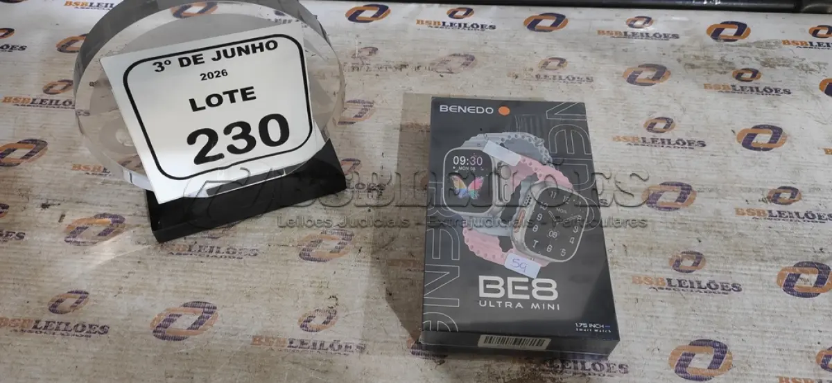 LOTE 230 - 01 SMART WATCH MODELO BE8 ULTRA MINI MARCA BENEDO. (NO ESTADO) ATENÇÃO! FAZER A VISITAÇÃO ANTES DE ARREMATAR, NÃO SABEMOS SE FUNCIONA, LEILÃO NÃO TEM GARANTIA E NEM DEVOLUÇÃO, SUJEITO A POSSÍVEIS AVARIAS VISÍVEIS/OCULTAS E/OU AUSÊNCIA DE COMPONENTES.