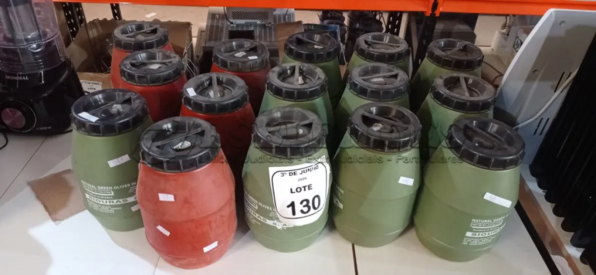 LOTE 130 - 15 POTES DE AZEITONA VAZIOS. (NO ESTADO) ATENÇÃO! FAZER A VISITAÇÃO ANTES DE ARREMATAR, NÃO SABEMOS SE FUNCIONA, LEILÃO NÃO TEM GARANTIA E NEM DEVOLUÇÃO, SUJEITO A POSSÍVEIS AVARIAS VISÍVEIS/OCULTAS E/OU AUSÊNCIA DE COMPONENTES.