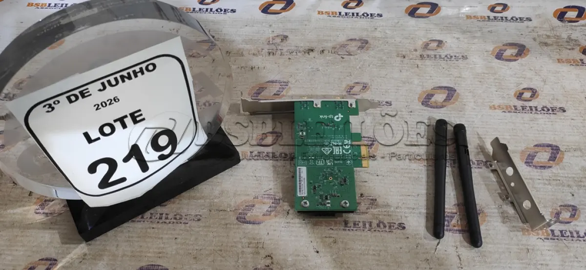 LOTE 219 - 01 ROTEADOR MODELO AC1200 MARCA TD-LINK. (NO ESTADO) ATENÇÃO! FAZER A VISITAÇÃO ANTES DE ARREMATAR, NÃO SABEMOS SE FUNCIONA, LEILÃO NÃO TEM GARANTIA E NEM DEVOLUÇÃO, SUJEITO A POSSÍVEIS AVARIAS VISÍVEIS/OCULTAS E/OU AUSÊNCIA DE COMPONENTES.