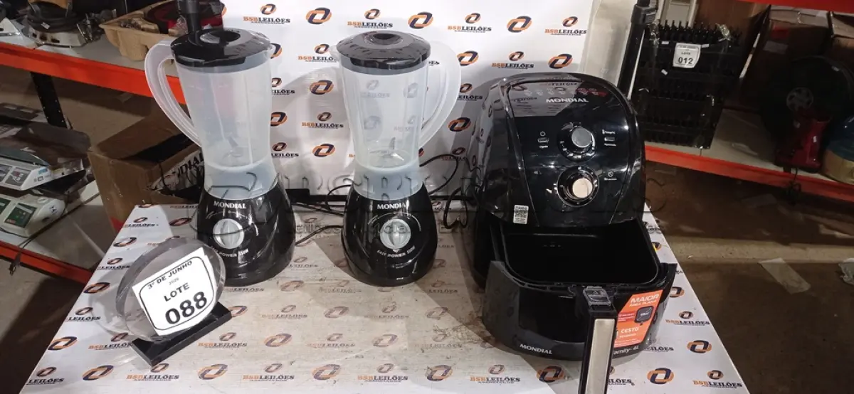 LOTE 088 - 01 AIR FRYER 4L 220V E 02 LIQUIDIFICADORES 220V MARCA MONDIAL. (NO ESTADO) ATENÇÃO! FAZER A VISITAÇÃO ANTES DE ARREMATAR, NÃO SABEMOS SE FUNCIONA, LEILÃO NÃO TEM GARANTIA E NEM DEVOLUÇÃO, SUJEITO A POSSÍVEIS AVARIAS VISÍVEIS/OCULTAS E/OU AUSÊNCIA DE COMPONENTES.