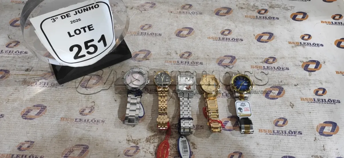 LOTE 251 - 05 RELÓGIOS DE PULSO. (NO ESTADO) ATENÇÃO! FAZER A VISITAÇÃO ANTES DE ARREMATAR, NÃO SABEMOS SE FUNCIONA, LEILÃO NÃO TEM GARANTIA E NEM DEVOLUÇÃO, SUJEITO A POSSÍVEIS AVARIAS VISÍVEIS/OCULTAS E/OU AUSÊNCIA DE COMPONENTES.