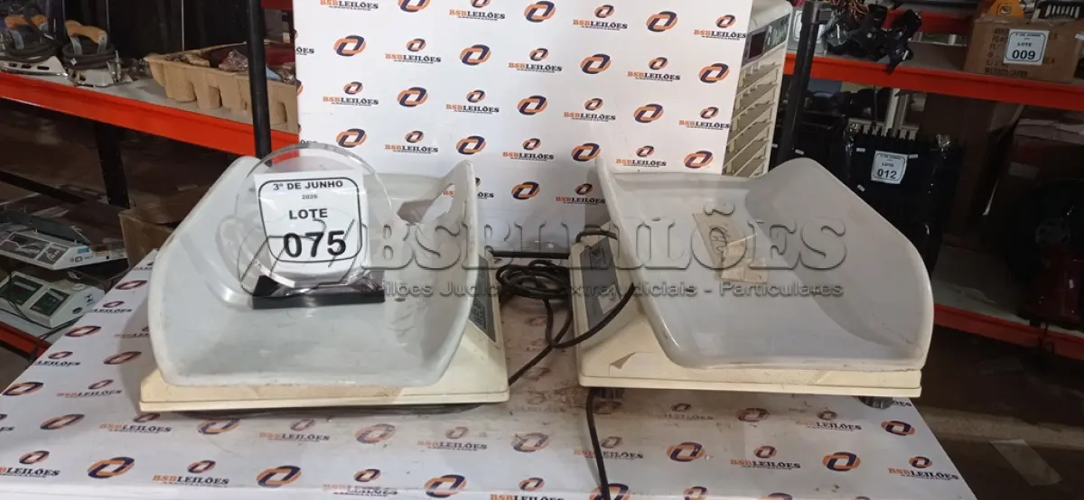 LOTE 075 - 02 BALANÇAS PEDIÁTRICAS. (NO ESTADO) ATENÇÃO! FAZER A VISITAÇÃO ANTES DE ARREMATAR, NÃO SABEMOS SE FUNCIONA, LEILÃO NÃO TEM GARANTIA E NEM DEVOLUÇÃO, SUJEITO A POSSÍVEIS AVARIAS VISÍVEIS/OCULTAS E/OU AUSÊNCIA DE COMPONENTES.