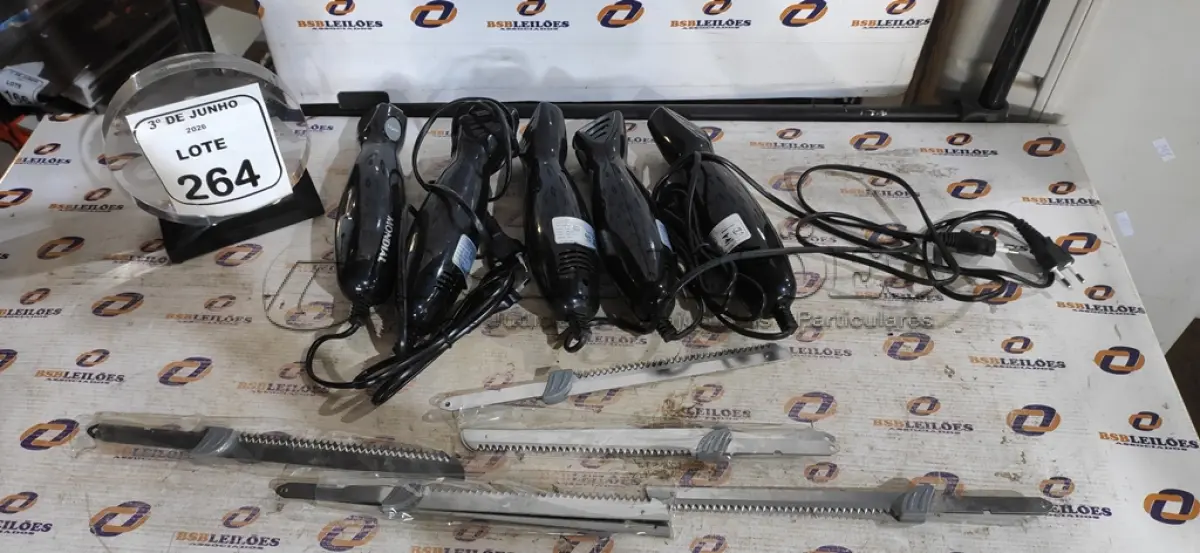 LOTE 264 - 05 FACAS ELÉTRICAS 220V MARCA MONDIAL. (NO ESTADO) ATENÇÃO! FAZER A VISITAÇÃO ANTES DE ARREMATAR, NÃO SABEMOS SE FUNCIONA, LEILÃO NÃO TEM GARANTIA E NEM DEVOLUÇÃO, SUJEITO A POSSÍVEIS AVARIAS VISÍVEIS/OCULTAS E/OU AUSÊNCIA DE COMPONENTES.