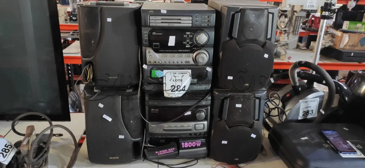 LOTE 284 - 02 MINIS SYSTEMS COM 02 CAIXAS CADA MARCAS AIWA E JVC. (NO ESTADO) ATENÇÃO! FAZER A VISITAÇÃO ANTES DE ARREMATAR, NÃO SABEMOS SE FUNCIONA, LEILÃO NÃO TEM GARANTIA E NEM DEVOLUÇÃO, SUJEITO A POSSÍVEIS AVARIAS VISÍVEIS/OCULTAS E/OU AUSÊNCIA DE COMPONENTES.