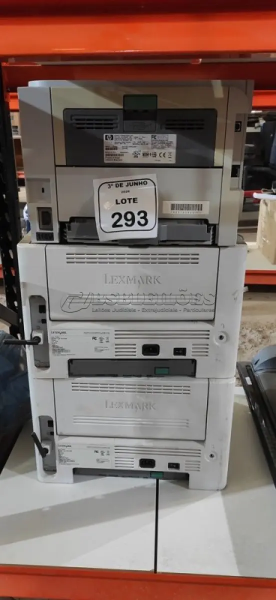 LOTE 293 - 01 IMPRESSORA MARCA HP E 02IMPRESSORAS MARCA LEXMARK. (NO ESTADO) ATENÇÃO! FAZER A VISITAÇÃO ANTES DE ARREMATAR, NÃO SABEMOS SE FUNCIONA, LEILÃO NÃO TEM GARANTIA E NEM DEVOLUÇÃO, SUJEITO A POSSÍVEIS AVARIAS VISÍVEIS/OCULTAS E/OU AUSÊNCIA DE COMPONENTES.