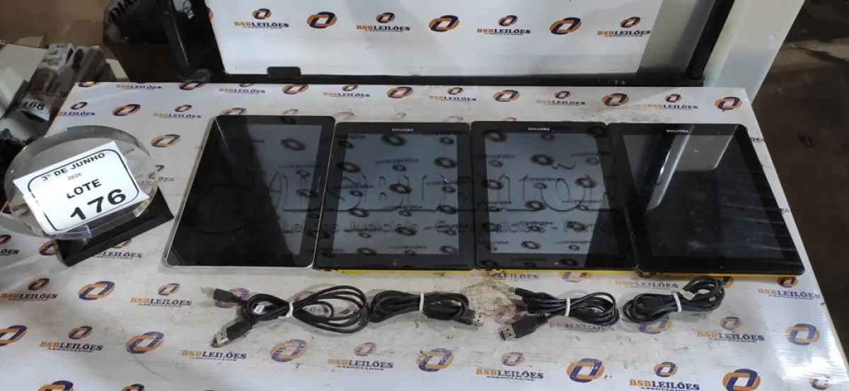 LOTE 176 - 01 TABLET MARCA SAMSUNG E 03 TABLETS MARCA POSITIVO PARA RETIRADA DE PEÇAS. (NO ESTADO) ATENÇÃO! FAZER A VISITAÇÃO ANTES DE ARREMATAR, NÃO SABEMOS SE FUNCIONA, LEILÃO NÃO TEM GARANTIA E NEM DEVOLUÇÃO, SUJEITO A POSSÍVEIS AVARIAS VISÍVEIS/OCULTAS E/OU AUSÊNCIA DE COMPONENTES.