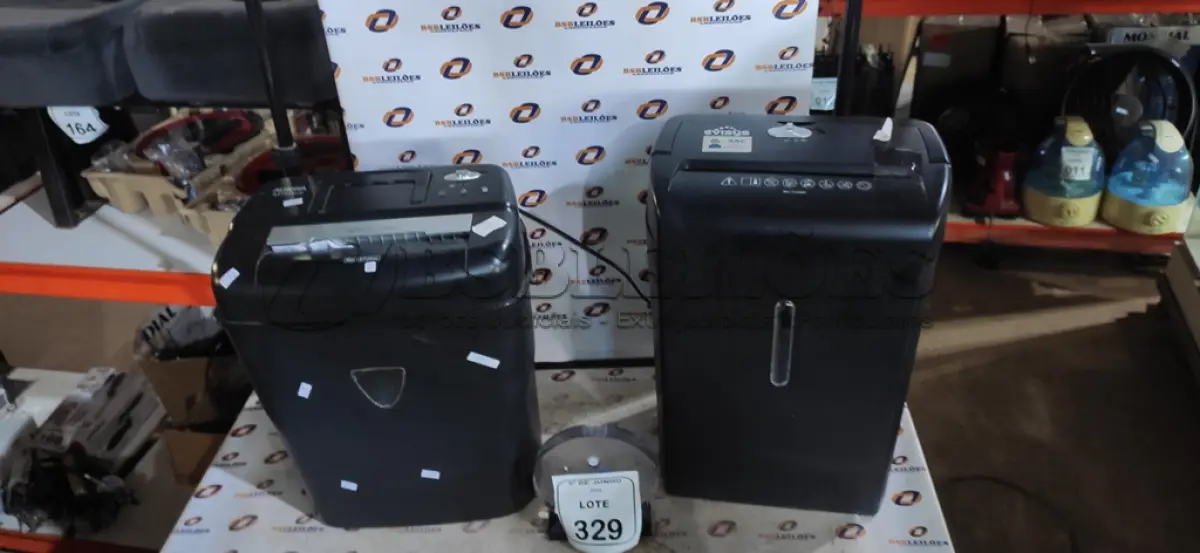 LOTE 329 - 02 FRAGMENTADORAS DE PAPEL MARCAS AURORA E EVISYS. (NO ESTADO) ATENÇÃO! FAZER A VISITAÇÃO ANTES DE ARREMATAR, NÃO SABEMOS SE FUNCIONA, LEILÃO NÃO TEM GARANTIA E NEM DEVOLUÇÃO, SUJEITO A POSSÍVEIS AVARIAS VISÍVEIS/OCULTAS E/OU AUSÊNCIA DE COMPONENTES.