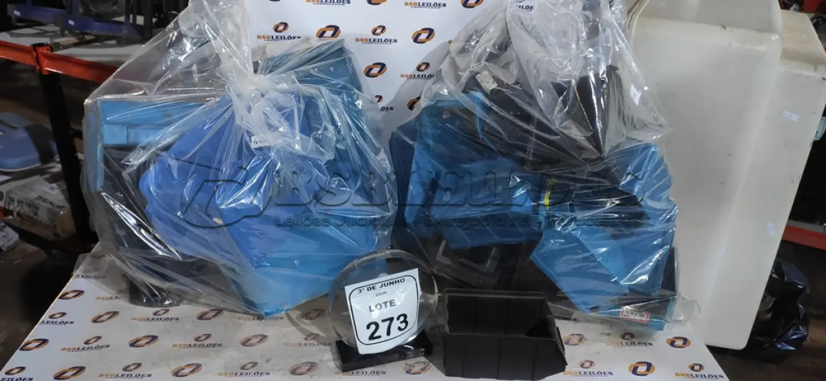 LOTE 273 - 01 LOTE COM GRANDE QUANTIDADE DE CAIXAS DE PLÁSTICO ORGANIZADORAS DE PARAFUSOS. (NO ESTADO) ATENÇÃO! FAZER A VISITAÇÃO ANTES DE ARREMATAR, NÃO SABEMOS SE FUNCIONA, LEILÃO NÃO TEM GARANTIA E NEM DEVOLUÇÃO, SUJEITO A POSSÍVEIS AVARIAS VISÍVEIS/OCULTAS E/OU AUSÊNCIA DE COMPONENTES.