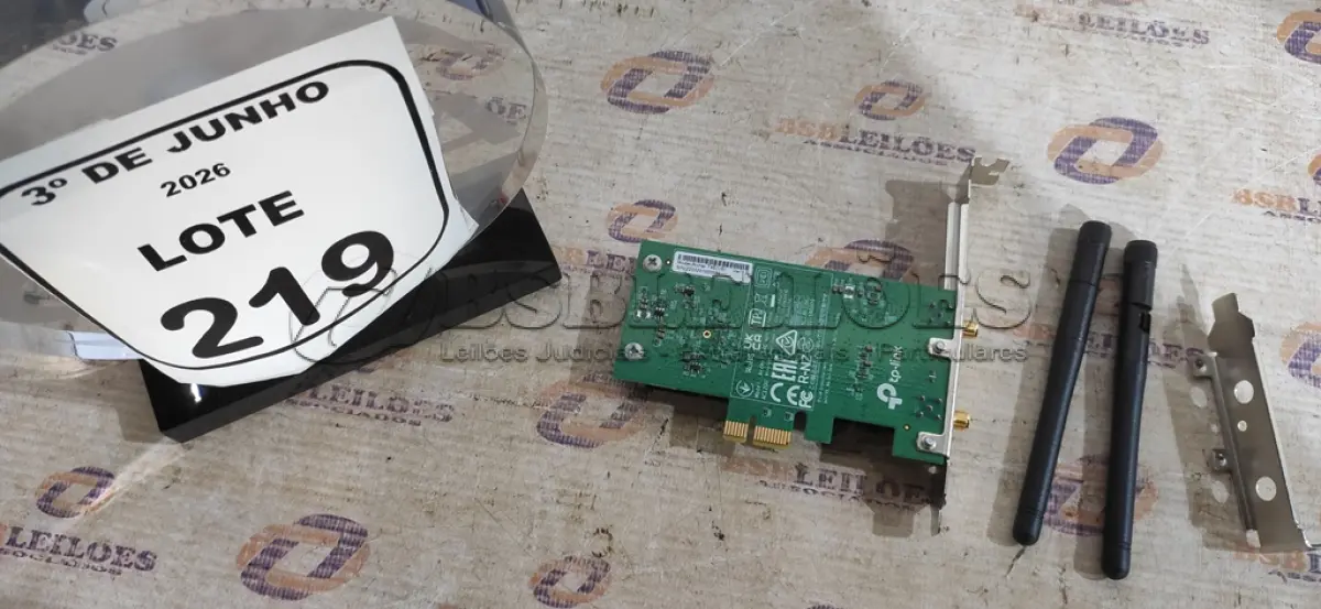 LOTE 219 - 01 ROTEADOR MODELO AC1200 MARCA TD-LINK. (NO ESTADO) ATENÇÃO! FAZER A VISITAÇÃO ANTES DE ARREMATAR, NÃO SABEMOS SE FUNCIONA, LEILÃO NÃO TEM GARANTIA E NEM DEVOLUÇÃO, SUJEITO A POSSÍVEIS AVARIAS VISÍVEIS/OCULTAS E/OU AUSÊNCIA DE COMPONENTES.