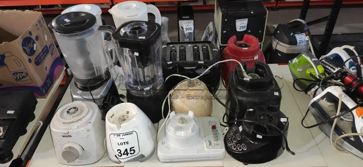LOTE 345 - 01 TORRADEIRA, 04 LIQUIDIFICADORES E 07 MOTORES DE LIQUIDIFICADORES DE MARCAS E MODELOS DIVERSOS. (NO ESTADO) ATENÇÃO! FAZER A VISITAÇÃO ANTES DE ARREMATAR, NÃO SABEMOS SE FUNCIONA, LEILÃO NÃO TEM GARANTIA E NEM DEVOLUÇÃO, SUJEITO A POSSÍVEIS AVARIAS VISÍVEIS/OCULTAS E/OU AUSÊNCIA DE COMPONENTES.