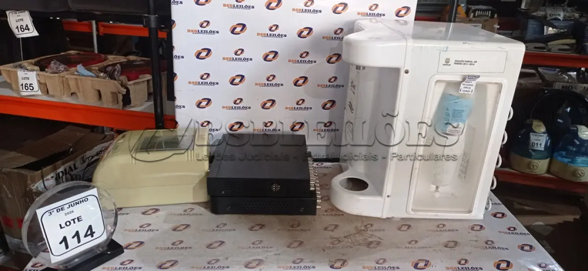 LOTE 114 - 01 RELÓGIO DE PONTO, 02 APARELHOS DVR E 01 PURIFICADOR DE ÁGUA. (NO ESTADO) ATENÇÃO! FAZER A VISITAÇÃO ANTES DE ARREMATAR, NÃO SABEMOS SE FUNCIONA, LEILÃO NÃO TEM GARANTIA E NEM DEVOLUÇÃO, SUJEITO A POSSÍVEIS AVARIAS VISÍVEIS/OCULTAS E/OU AUSÊNCIA DE COMPONENTES.