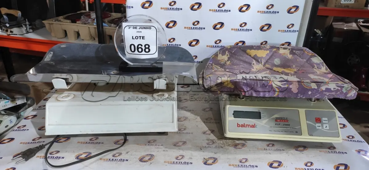 LOTE 068 - 02 BALANÇAS PEDIÁTRICAS MODELO DIVERSOS. (NO ESTADO) ATENÇÃO! FAZER A VISITAÇÃO ANTES DE ARREMATAR, NÃO SABEMOS SE FUNCIONA, LEILÃO NÃO TEM GARANTIA E NEM DEVOLUÇÃO, SUJEITO A POSSÍVEIS AVARIAS VISÍVEIS/OCULTAS E/OU AUSÊNCIA DE COMPONENTES.