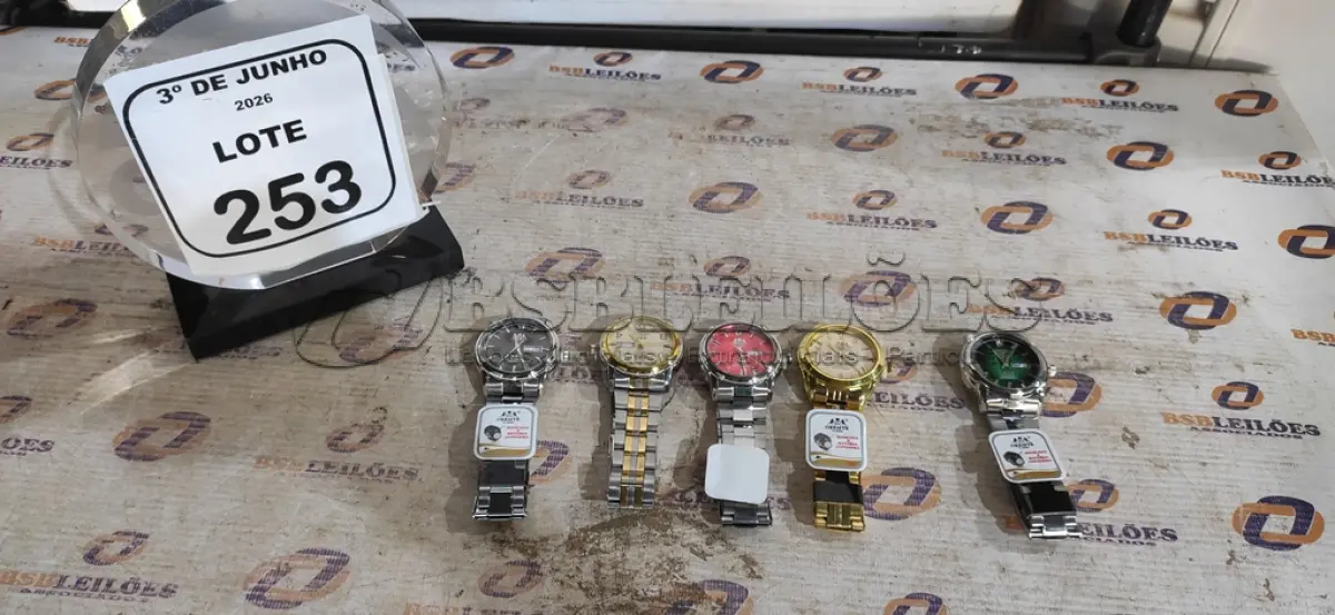 LOTE 253 - 05 RELÓGIOS DE PULSO. (NO ESTADO) ATENÇÃO! FAZER A VISITAÇÃO ANTES DE ARREMATAR, NÃO SABEMOS SE FUNCIONA, LEILÃO NÃO TEM GARANTIA E NEM DEVOLUÇÃO, SUJEITO A POSSÍVEIS AVARIAS VISÍVEIS/OCULTAS E/OU AUSÊNCIA DE COMPONENTES.