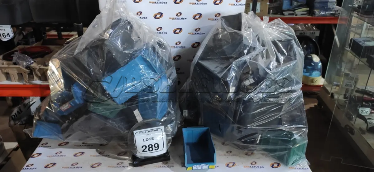 LOTE 289 - 01 LOTE COM GRANDE QUANTIDADE DE CAIXAS DE PLÁSTICO ORGANIZADORAS DE PARAFUSOS. (NO ESTADO) ATENÇÃO! FAZER A VISITAÇÃO ANTES DE ARREMATAR, NÃO SABEMOS SE FUNCIONA, LEILÃO NÃO TEM GARANTIA E NEM DEVOLUÇÃO, SUJEITO A POSSÍVEIS AVARIAS VISÍVEIS/OCULTAS E/OU AUSÊNCIA DE COMPONENTES.