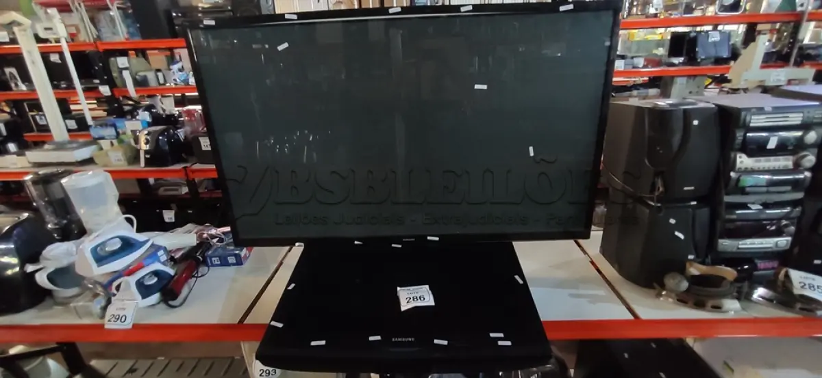 LOTE 286 - 02 TVS DE 32’’ E 60’’ MARCA SAMSUNG PARA RETIRADA DE PEÇAS. (NO ESTADO) ATENÇÃO! FAZER A VISITAÇÃO ANTES DE ARREMATAR, NÃO SABEMOS SE FUNCIONA, LEILÃO NÃO TEM GARANTIA E NEM DEVOLUÇÃO, SUJEITO A POSSÍVEIS AVARIAS VISÍVEIS/OCULTAS E/OU AUSÊNCIA DE COMPONENTES.