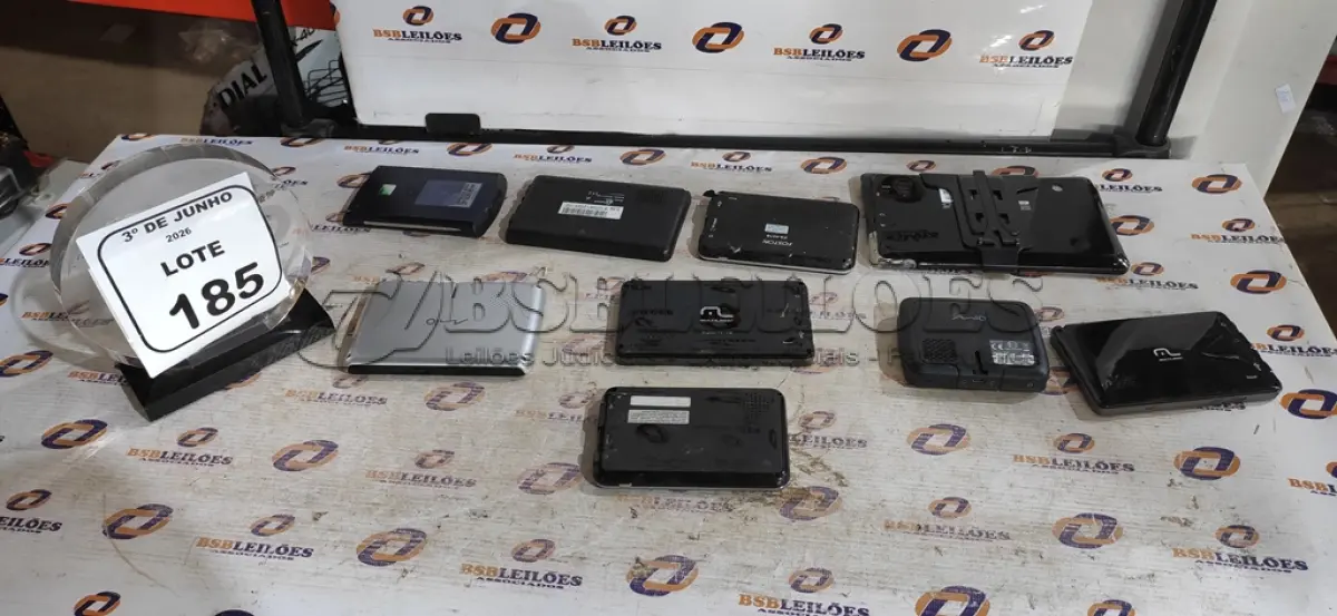 LOTE 185 - 09 APARELHOS DE GPS DE MARCAS E MODELOS DIVERSOS. (NO ESTADO) ATENÇÃO! FAZER A VISITAÇÃO ANTES DE ARREMATAR, NÃO SABEMOS SE FUNCIONA, LEILÃO NÃO TEM GARANTIA E NEM DEVOLUÇÃO, SUJEITO A POSSÍVEIS AVARIAS VISÍVEIS/OCULTAS E/OU AUSÊNCIA DE COMPONENTES.