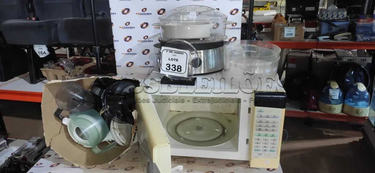 LOTE 338 - 01 MICRO-ONDAS MARCA ELECTROLUX, 01 PANELA ELÉTRICA A VAPOR MARCA SEVERIN E 03 ESPREMEDORES DE FRUTA DE MARCAS E MODELOS DIVERSOS. (NO ESTADO) ATENÇÃO! FAZER A VISITAÇÃO ANTES DE ARREMATAR, NÃO SABEMOS SE FUNCIONA, LEILÃO NÃO TEM GARANTIA E NEM DEVOLUÇÃO, SUJEITO A POSSÍVEIS AVARIAS VISÍVEIS/OCULTAS E/OU AUSÊNCIA DE COMPONENTES.