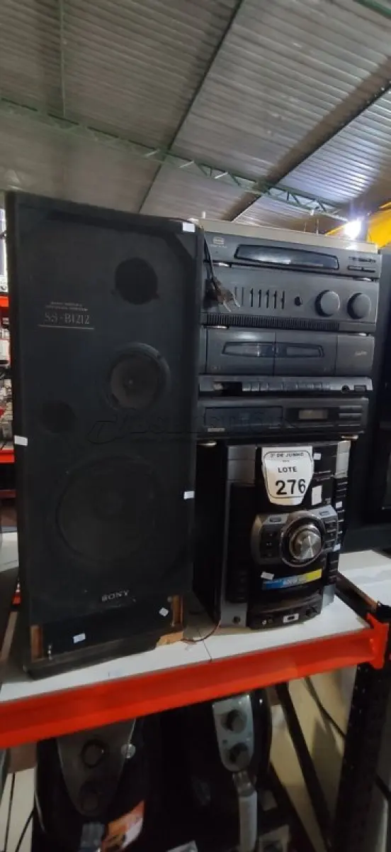 LOTE 276 - 01 MINI SYSTEM MARCA GENEZI E 01 APARELHO DE SOM 3 EM 1 MODELO SS-7700 MARCA CCE E 01 CAIXA DE SOM MODELO SS-B1212 MARCA SONY. (NO ESTADO) ATENÇÃO! FAZER A VISITAÇÃO ANTES DE ARREMATAR, NÃO SABEMOS SE FUNCIONA, LEILÃO NÃO TEM GARANTIA E NEM DEVOLUÇÃO, SUJEITO A POSSÍVEIS AVARIAS VISÍVEIS/OCULTAS E/OU AUSÊNCIA DE COMPONENTES.