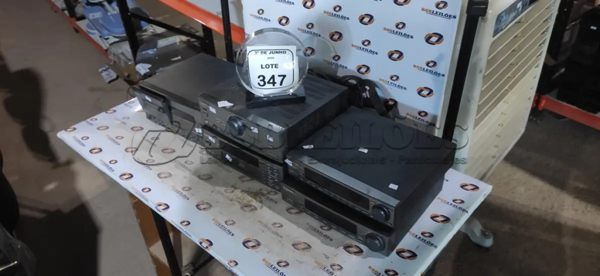 LOTE 347 - 05 APARELHOS DE SOM DIVERSOS MARCA PIONEER. (NO ESTADO) ATENÇÃO! FAZER A VISITAÇÃO ANTES DE ARREMATAR, NÃO SABEMOS SE FUNCIONA, LEILÃO NÃO TEM GARANTIA E NEM DEVOLUÇÃO, SUJEITO A POSSÍVEIS AVARIAS VISÍVEIS/OCULTAS E/OU AUSÊNCIA DE COMPONENTES.