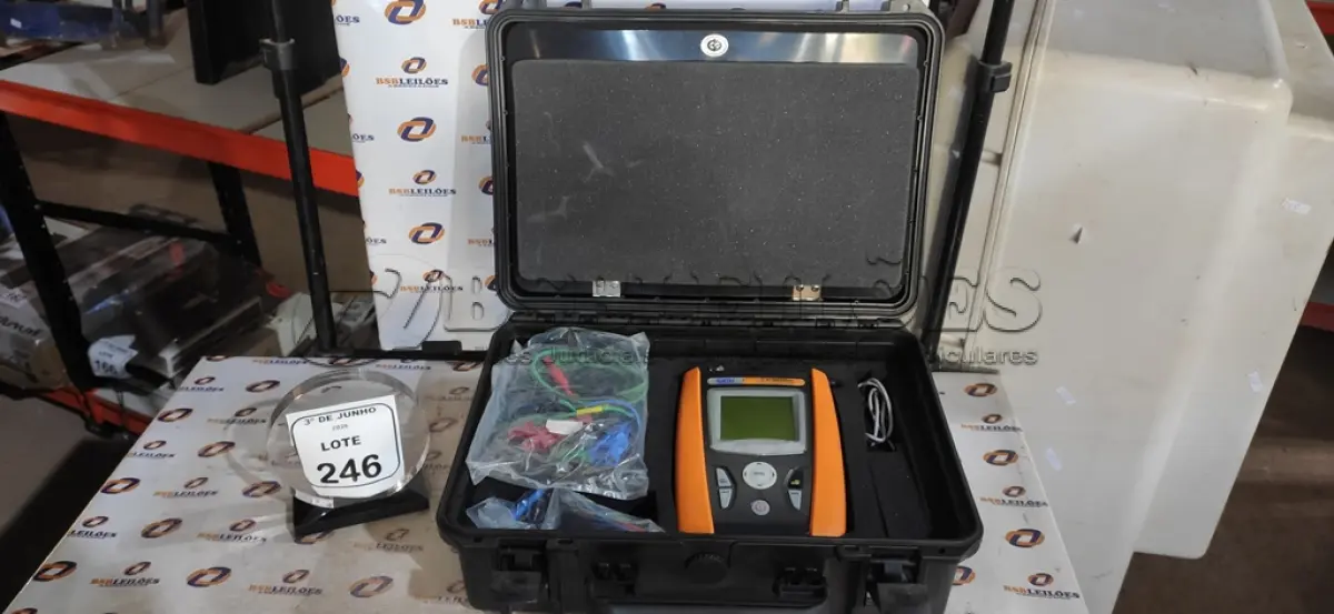 LOTE 246 - 01 TRAÇADOR CURVA IV 500W 1500V MARCA HT. (NO ESTADO) ATENÇÃO! FAZER A VISITAÇÃO ANTES DE ARREMATAR, NÃO SABEMOS SE FUNCIONA, LEILÃO NÃO TEM GARANTIA E NEM DEVOLUÇÃO, SUJEITO A POSSÍVEIS AVARIAS VISÍVEIS/OCULTAS E/OU AUSÊNCIA DE COMPONENTES.