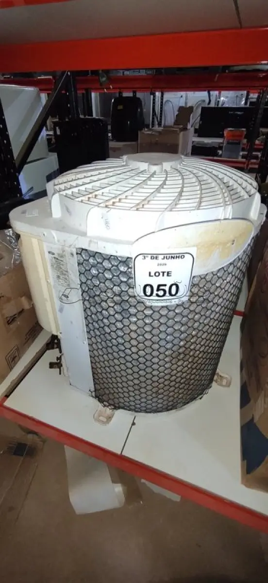 LOTE 050 - 01 CONDENSADORA MODELO 38KCH12C5 12.000BTU/H MARCA CARRIER. (NO ESTADO) ATENÇÃO! FAZER A VISITAÇÃO ANTES DE ARREMATAR, NÃO SABEMOS SE FUNCIONA, LEILÃO NÃO TEM GARANTIA E NEM DEVOLUÇÃO, SUJEITO A POSSÍVEIS AVARIAS VISÍVEIS/OCULTAS E/OU AUSÊNCIA DE COMPONENTES.