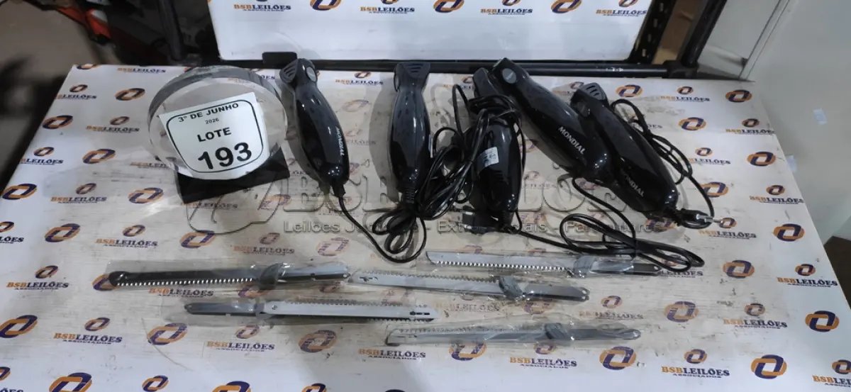 LOTE 193 - 05 FACAS ELÉTRICAS MARCA MONDIAL. (NO ESTADO) ATENÇÃO! FAZER A VISITAÇÃO ANTES DE ARREMATAR, NÃO SABEMOS SE FUNCIONA, LEILÃO NÃO TEM GARANTIA E NEM DEVOLUÇÃO, SUJEITO A POSSÍVEIS AVARIAS VISÍVEIS/OCULTAS E/OU AUSÊNCIA DE COMPONENTES.