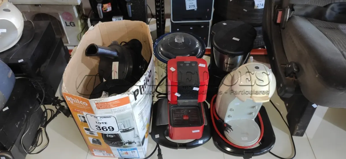 LOTE 369 - 01 MULTIPROCESSADOR DE ALIMENTOS 220V 800W MARCA PHILCO, 01 SELADOR A VÁCUO PORTATIL, 03 CAFETEIRAS, 02 SANDUICHEIRAS E 01 PANELA ELÉTRICA. (NO ESTADO) ATENÇÃO! FAZER A VISITAÇÃO ANTES DE ARREMATAR, NÃO SABEMOS SE FUNCIONA, LEILÃO NÃO TEM GARANTIA E NEM DEVOLUÇÃO, SUJEITO A POSSÍVEIS AVARIAS VISÍVEIS/OCULTAS E/OU AUSÊNCIA DE COMPONENTES.