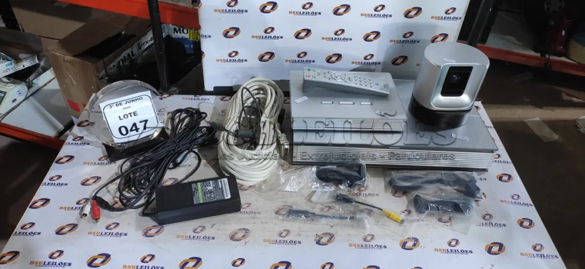 LOTE 047 - 01 KIT DE VIDEOCONFERÊNCIA MODELO IPELA PCS-G50 MARCA SONY. (NO ESTADO) ATENÇÃO! FAZER A VISITAÇÃO ANTES DE ARREMATAR, NÃO SABEMOS SE FUNCIONA, LEILÃO NÃO TEM GARANTIA E NEM DEVOLUÇÃO, SUJEITO A POSSÍVEIS AVARIAS VISÍVEIS/OCULTAS E/OU AUSÊNCIA DE COMPONENTES.