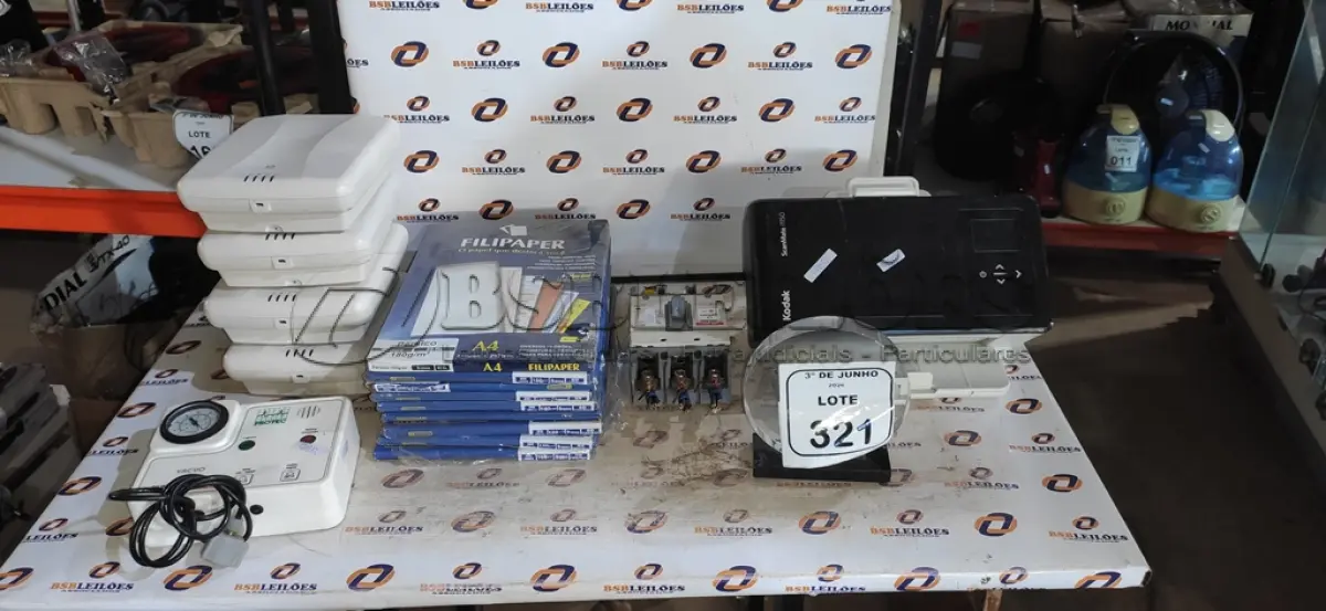 LOTE 321 - 01 SCANNER MODELO I1150 MARCA KODAK, 04 ROTEADORES MARCA HP, 01 PAINEL DE ALARME MICROPROCESSADO MARCA PROTEC, 01 DISJUNTO E GRANDE QUANTIDADE DE FOLHAS A4 PARA IMPRESSORAS. (NO ESTADO) ATENÇÃO! FAZER A VISITAÇÃO ANTES DE ARREMATAR, NÃO SABEMOS SE FUNCIONA, LEILÃO NÃO TEM GARANTIA E NEM DEVOLUÇÃO, SUJEITO A POSSÍVEIS AVARIAS VISÍVEIS/OCULTAS E/OU AUSÊNCIA DE COMPONENTES.