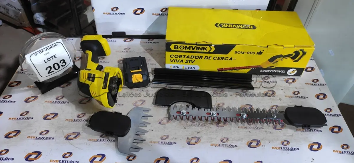 LOTE 203 - 01 MÁQUINA DE CORTAR CERCA-VIVA A BATERIA 21V MARCA BOMVINK. (NO ESTADO) ATENÇÃO! FAZER A VISITAÇÃO ANTES DE ARREMATAR, NÃO SABEMOS SE FUNCIONA, LEILÃO NÃO TEM GARANTIA E NEM DEVOLUÇÃO, SUJEITO A POSSÍVEIS AVARIAS VISÍVEIS/OCULTAS E/OU AUSÊNCIA DE COMPONENTES.