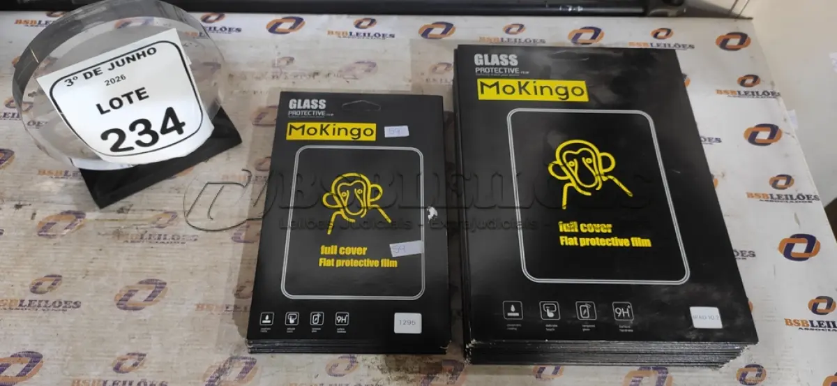 LOTE 234 - 30 PELÍCULAS DE PROTEÇÃO PARA TABLETS E IPAD. (NO ESTADO) ATENÇÃO! FAZER A VISITAÇÃO ANTES DE ARREMATAR, NÃO SABEMOS SE FUNCIONA, LEILÃO NÃO TEM GARANTIA E NEM DEVOLUÇÃO, SUJEITO A POSSÍVEIS AVARIAS VISÍVEIS/OCULTAS E/OU AUSÊNCIA DE COMPONENTES.