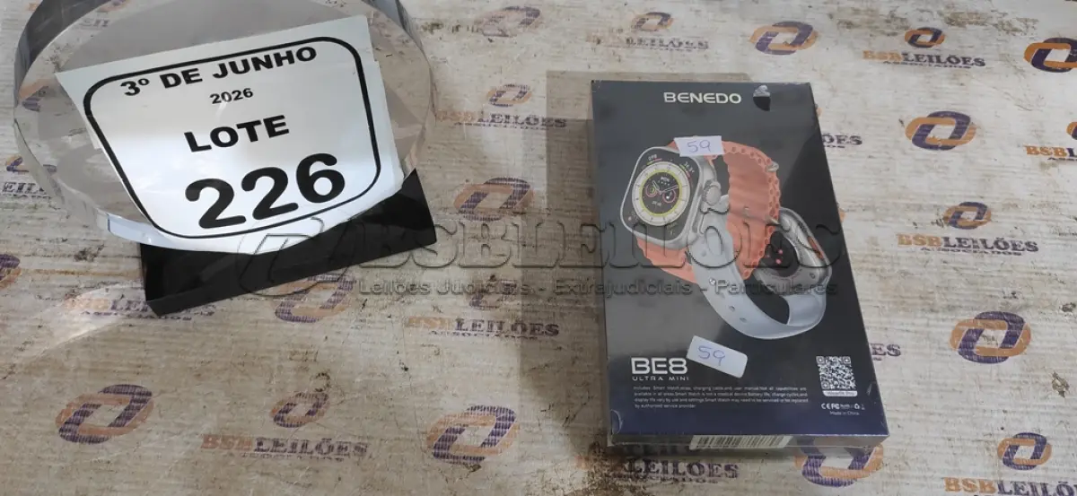 LOTE 226 - 01 SMART WATCH MODELO BE8 ULTRA MINI MARCA BENEDO. (NO ESTADO) ATENÇÃO! FAZER A VISITAÇÃO ANTES DE ARREMATAR, NÃO SABEMOS SE FUNCIONA, LEILÃO NÃO TEM GARANTIA E NEM DEVOLUÇÃO, SUJEITO A POSSÍVEIS AVARIAS VISÍVEIS/OCULTAS E/OU AUSÊNCIA DE COMPONENTES.