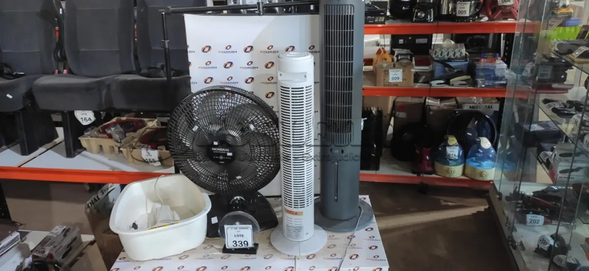 LOTE 339 - 01 FOOT SPA MODELO 66001 120V E 03 VENTILADORES DE MARCAS E MODELOS DIVERSOS. (NO ESTADO) ATENÇÃO! FAZER A VISITAÇÃO ANTES DE ARREMATAR, NÃO SABEMOS SE FUNCIONA, LEILÃO NÃO TEM GARANTIA E NEM DEVOLUÇÃO, SUJEITO A POSSÍVEIS AVARIAS VISÍVEIS/OCULTAS E/OU AUSÊNCIA DE COMPONENTES.