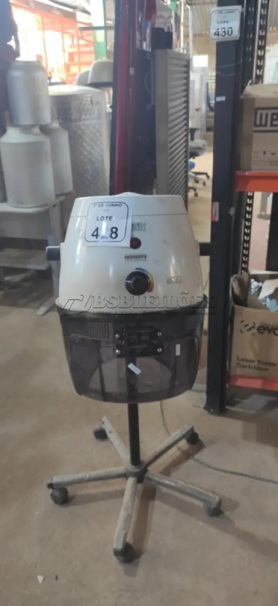 LOTE 428 - 01 SECADOR DE CABELO PROFISSIONAL MARCA MEGA BELL. (NO ESTADO) ATENÇÃO! FAZER A VISITAÇÃO ANTES DE ARREMATAR, NÃO SABEMOS SE FUNCIONA, LEILÃO NÃO TEM GARANTIA E NEM DEVOLUÇÃO, SUJEITO A POSSÍVEIS AVARIAS VISÍVEIS/OCULTAS E/OU AUSÊNCIA DE COMPONENTES.
